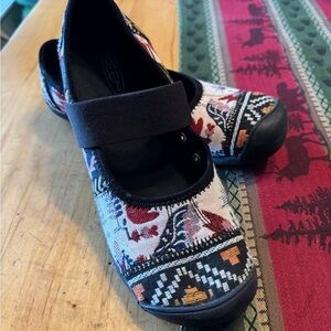 Beautiful keen slip on Mary Jane’s!